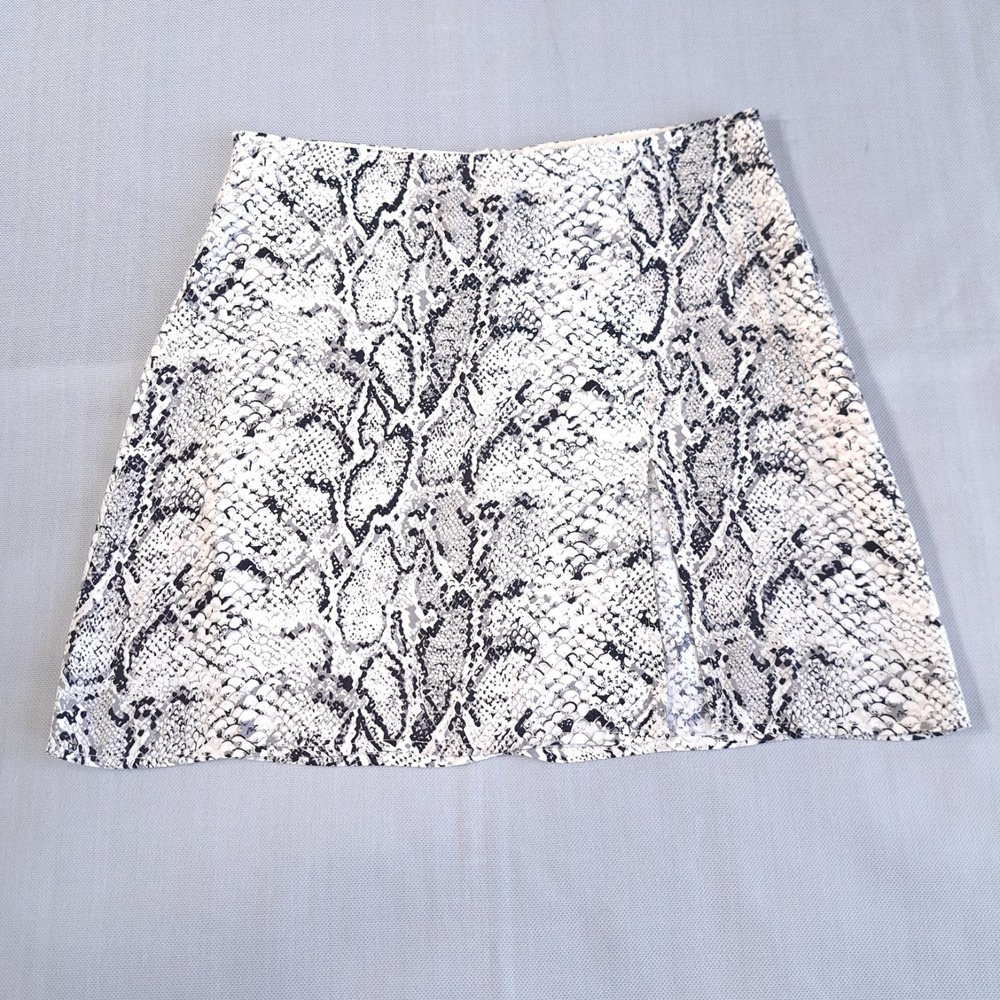 Reformation Women's Mini Skirt‎ Ivory/Gray/Black 6 Zipper Snake Print